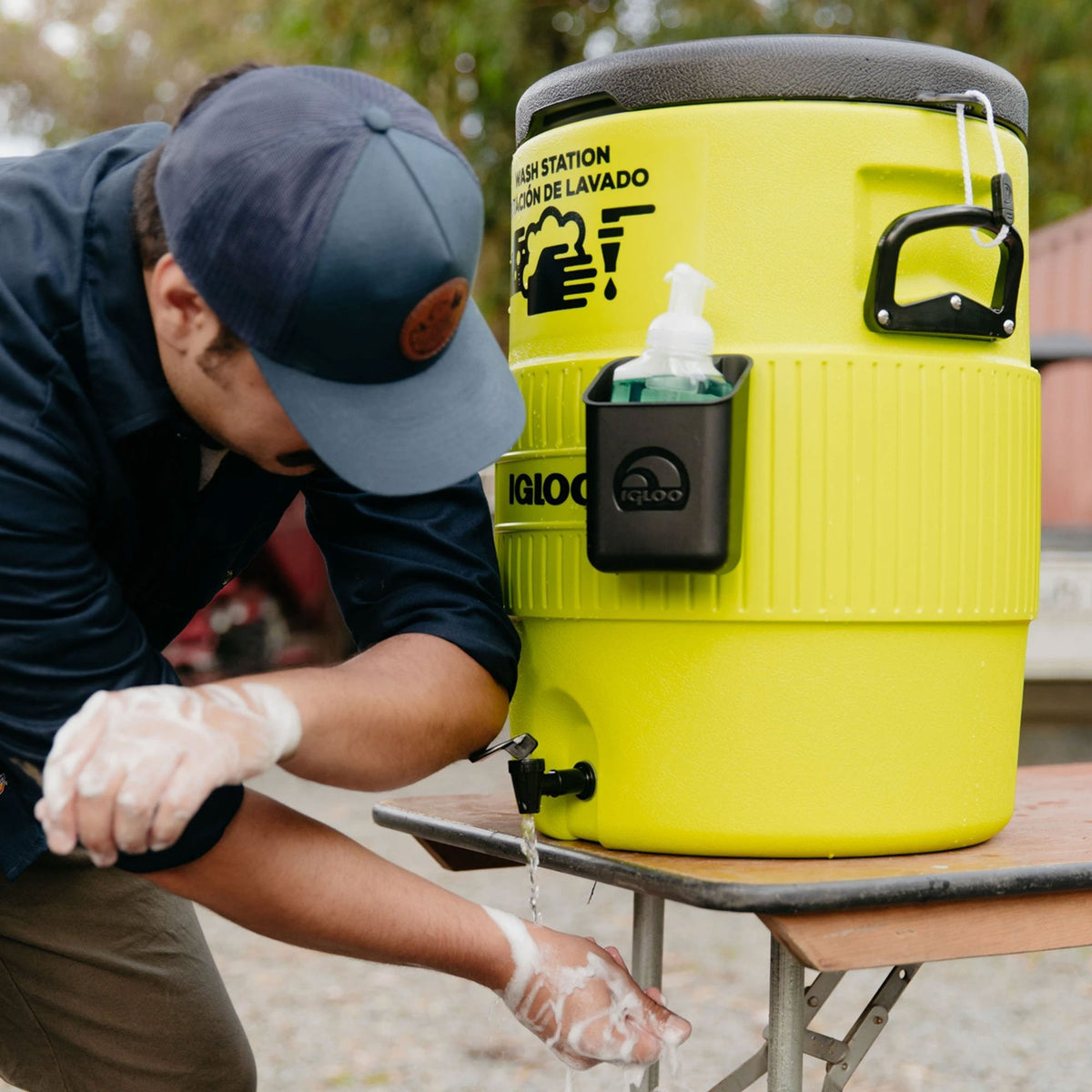 10-gallon-handwash-station-y7 00042261_lifestyle2.jpg
