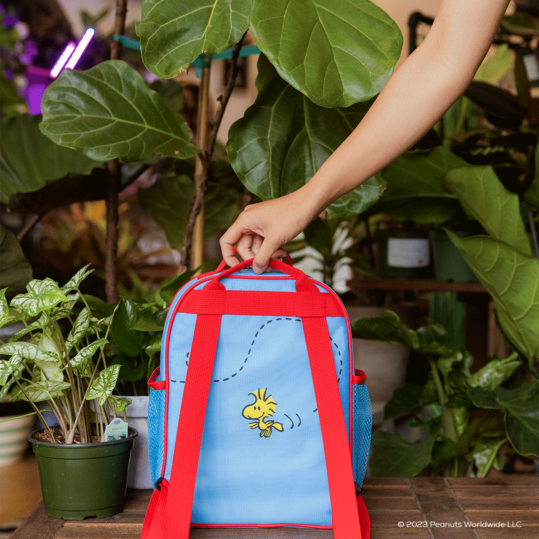 snoopy-mini-convertible-backpack-cooler-i4 Peanuts_Part_2_NATIVE_PDP_Backpack.gif